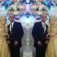 Mona Rizqia sudah menikah dengan Faik Nahdi pada Juli 2016. Pada hari pernikahannya, Mona mengenakan gaun warna gold dan Faik memakai jas hitam. Dari hasil pernikahan tersebut, keduanya sudah dikaruniai seorang buah hati. Foto: Dok. Instagram @monarizqia.