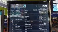 Pantauan pada pukul 08.50 WIB, tak terlihat banyak penumpang yang berlalu-lalang menuju peron.