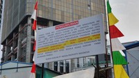 Hari ini, Selasa (10/8/21) pukul 15.00 WIB, dilakukan pemasangan plang sengketa/penghentian sementara proyek oleh Kuasa Hukum MPI di lokasi. Foto: (Istimewa/Kuasa Hukum MPI)
