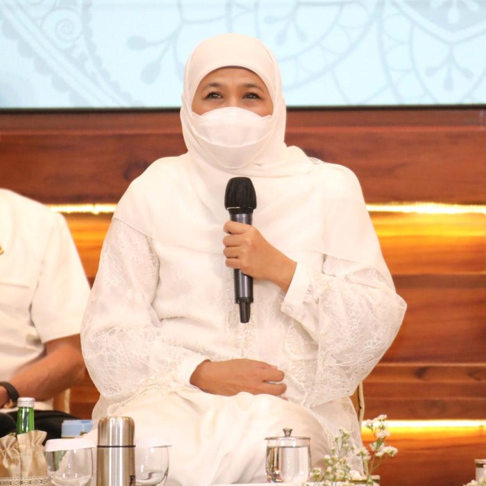 Di momen Tahun Baru Islam, Gubernur Jawa Timur Khofifah Indar Parawansa mengajak masyarakat move on dari pandemi COVID-19. Move on merupakan bahasa kekinian yang berarti hijrah.
