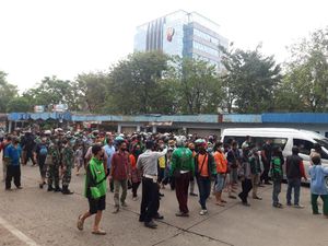 PD Kritik Pembagian Sembako Jokowi Malah Bikin Kerumunan Saat Pandemi