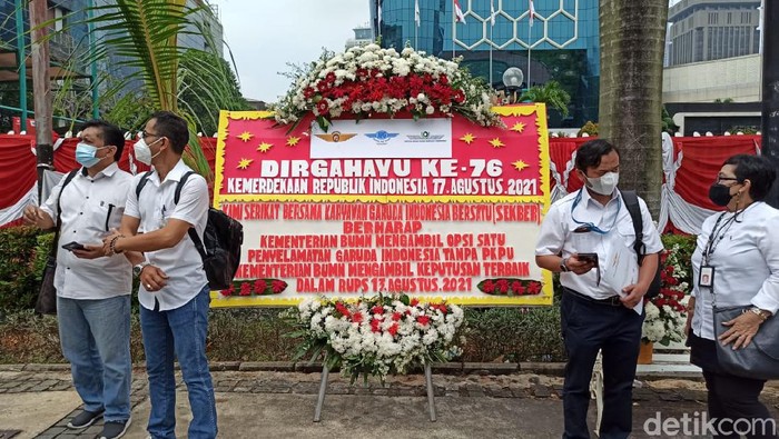 Karyawan Garuda Kirim Bunga ke Erick Thohir Minta Tolong Selamatkan Garuda
