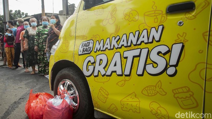 Kebakaran di Grogol Kebakaran yang melanda permukiman di Grogol, Jakbar, telah padam, Selasa (10/8). Kini warga kembali mendatangi rumahnya untuk mencari harta benda yang tersisa.