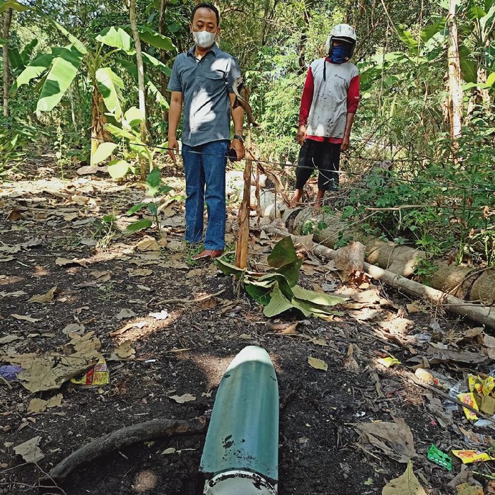 komponen pesawat jatuh di ngawi