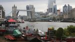 London Tower Bridge Mendadak Nyangkut Tak Bisa Turun