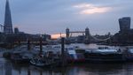 London Tower Bridge Mendadak Nyangkut Tak Bisa Turun