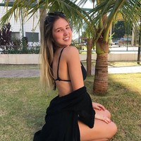 Polisi juga mengatakan bahwa kehidupan mewah yang dipamerkan di media sosial didanai oleh perdagangan narkoba. Menurut situs berita R7, dia dan kekasihnya diduga mendapatkan uang senilai US$ 1.146 atau sekitar Rp 16 juta dalam sehari dari menjual narkoba. Foto: dok. Instagram