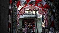 Selain itu pemerintah pusat mengumumkan pemberlakuan pembatasan kegiatan masyarakat (PPKM) level 2-4 di Jawa-Bali diperpanjang.  Menko Kemaritiman dan Investasi, Luhut Pandjaitan, menyatakan PPKM level 2-4 diperpanjang hingga 16 Agustus.