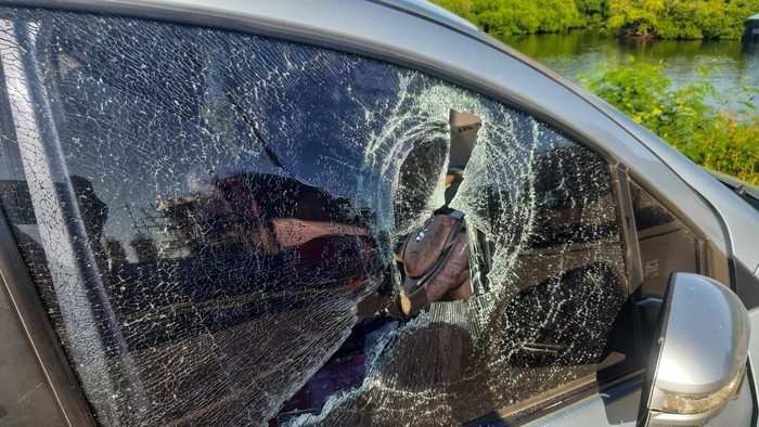 Mobil Ketua AJI Jayapura, Lucky Ireeuw, dirusak orang tak dikenal (dok AJI)