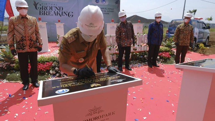 Momen Groundbreaking Sekolah dan Masjid di Bandung Agung Podomoro Land ikut mendukung dunia pendidikan sekaligus memprioritaskan sarana peribadatan sebagai aspek rohani.