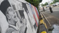 Tampak mural bergambarkan momen pembacaan teks proklamasi oleh presiden pertama Indonesia, Soekarno.  