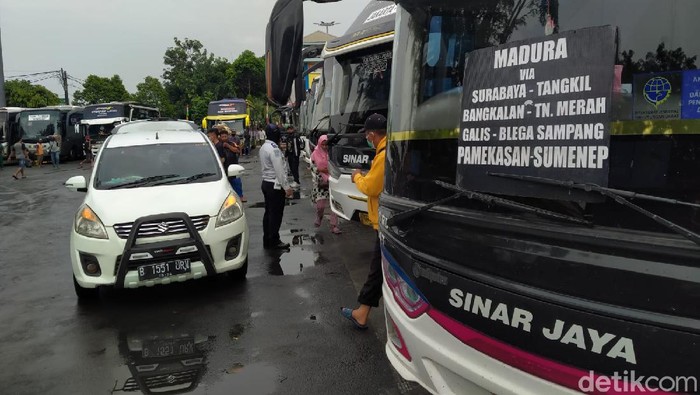 Naik bus saat masa PPKM