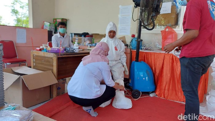 nenek suwarni perawat jenazah covid-19