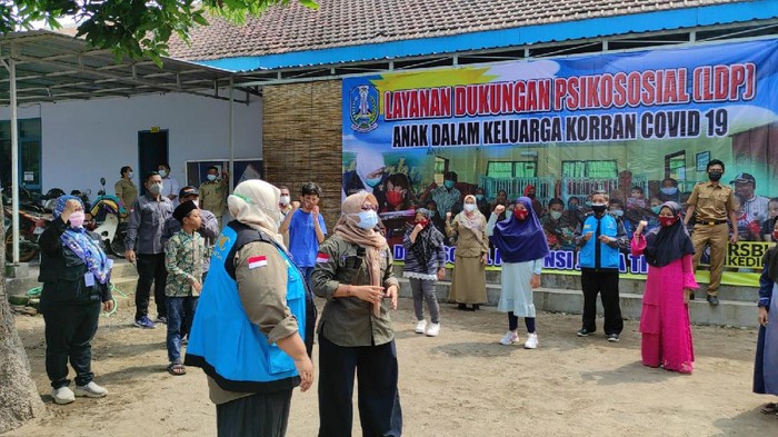 Pemkab Kediri Beri Pendampingan Anak Yang Ortunya Meninggal Akibat COVID-19