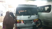 Bisnis angkutan ilegal makin marak, dan beberapa angkutan umum di daerah tertangkap menggunakan stiker anti putar balik pada masa PPKM. Stiker anti PPKM ini mencatut 3 lembaga pemerintah sekaligus, yakni TNI, Polri, dan Dishub. Pada stiker itu juga terdapat teks nusantara, yang jika boleh diartikan stiker tersebut bisa digunakan di seluruh Indonesia. Foto: Pool (Istimewa)