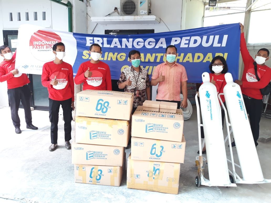 Selama PPKM, Penerbit Erlangga Beri Bantuan Sembako hingga Beasiswa
