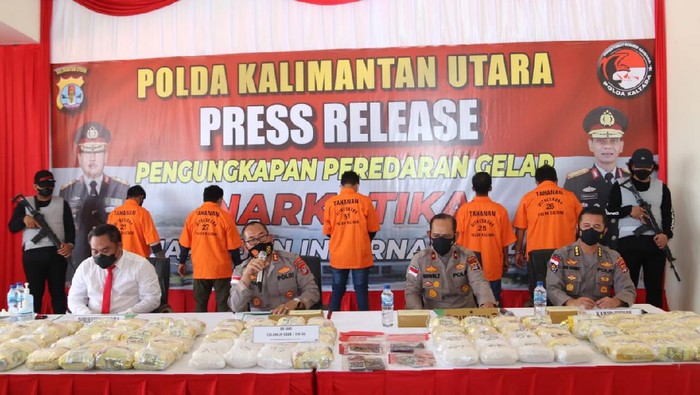 Polda Kaltara mengamankan 126 kg narkotika jenis sabu asal Malaysia. Empat orang kurir dan seorang narapidana diamankan terkait kasus itu. (dok Istimewa)