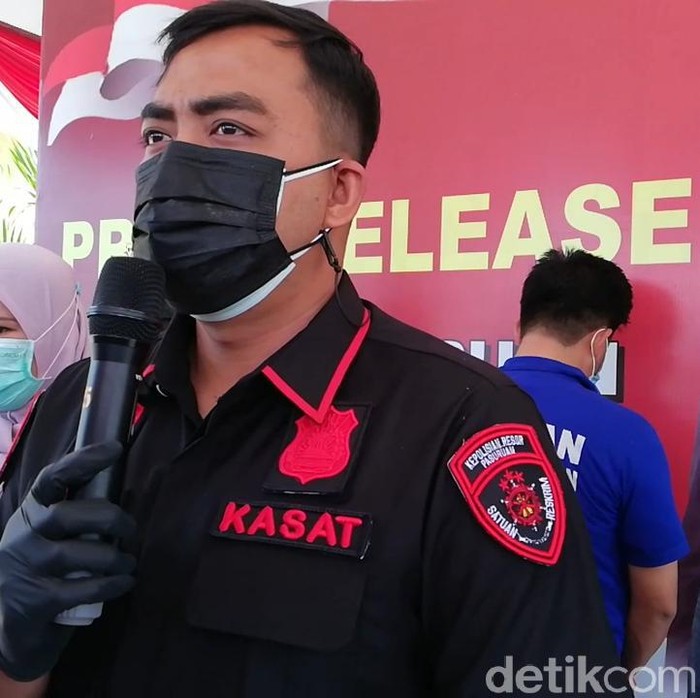 Tersangka kasus penipuan dan penggelapan di Pasuruan membuat surat positif COVID-19 palsu. Itu ia lakukan untuk menghindari pemeriksaan polisi.