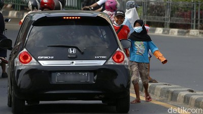 Anak Jalanan Mengais Rejeki di Jalanan