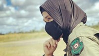 Profesinya sebagai pilot wanita ini tidak lepas dari kerja keras dan kegigihannya meraih cita-cita. Bukan hanya Diba yang berjuang, tetapi juga kedua orangtuanya. Diba diketahui adalah putri dari penjual jagung bakar.  