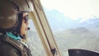 Sebelum menjadi pilot, Diba menceritakan betapa sulit hidup keluarganya. Ketika sekolah SMA, ia tidak memiliki ponsel sementara hampir seluruh temannya memiliki gadget canggih.  