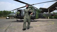 Wanita bernama Puspita Ladiba atau akrab disapa Diba sekilas tampil sebagai wanita biasa. Ketika mengenakan seragam loreng khas TNI AD pun ia tak ubahnya anggota TNI wanita lain. Tapi begitu sudah duduk di balik kendali pesawat tempur, barulah orang akan seketika berdecak kagum.  
