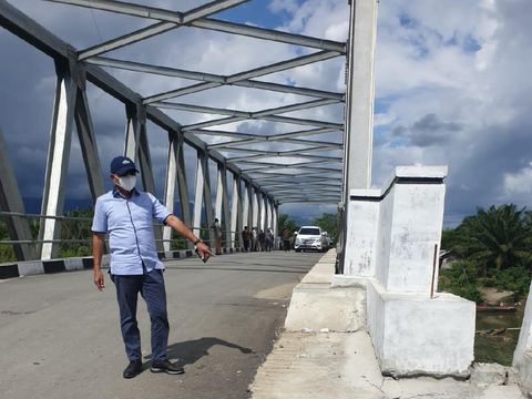 Retak di jembatan Rp 12 miliar di Aceh (dok. Istimewa)