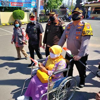 Satgas COVID-19 se-Jatim hari ini serempak melakukan vaksinasi terhadap disabilitas