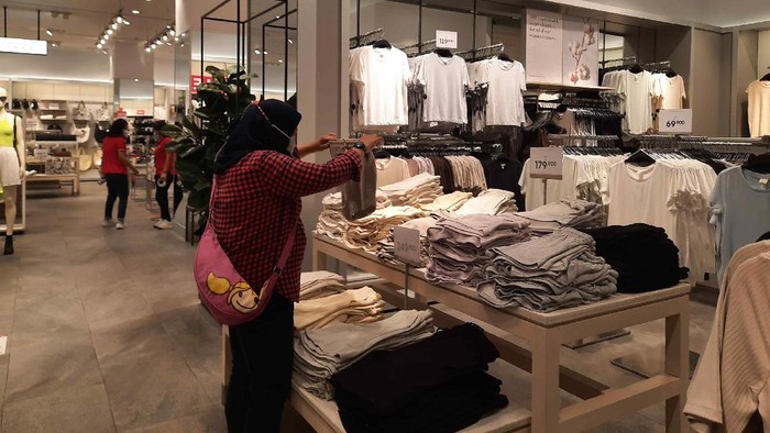 suasana galaxy mall saat pertama kali setekah 5 minggu tutup karena ppkm
