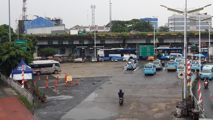 Suasana Terminal Kampung Melayu Pagi Ini (9/8)