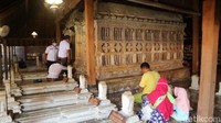 Humas panitia acara buka luwur Sunan Kudus, Muhammad Kharis mengatakan tradisi buka luwur dimulai setiap 1 Muharram setiap tahunnya.
