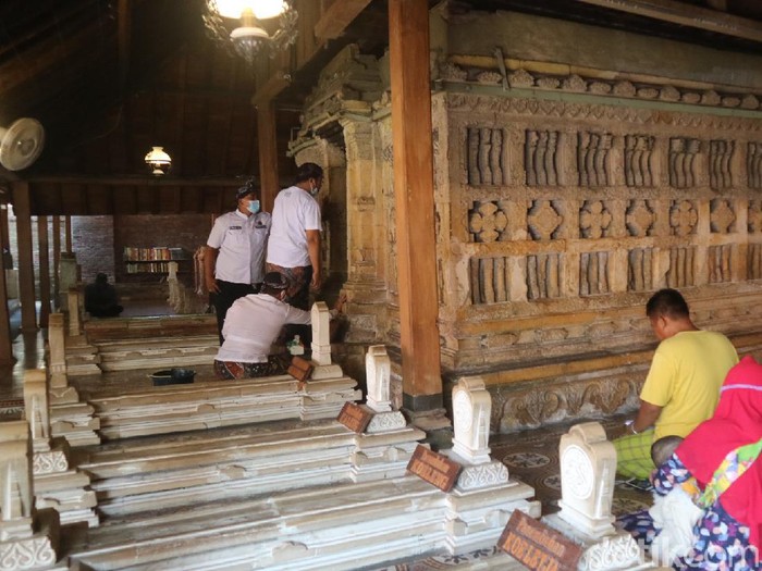 Tradisi Lepas Luwur Makam Sunan Kudus, Selasa (10/8/2021).