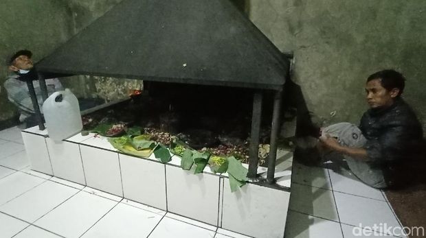 Tradisi ziarah malam 1 Suro di Rahtawu, Kudus