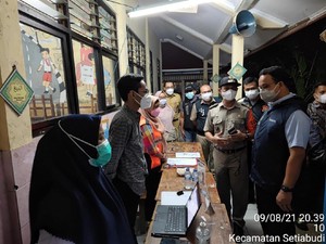 Perdana di Jakarta, Vaksinasi Corona Digelar Malam-malam