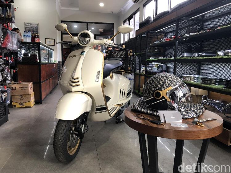 Melihat Langsung Wujud Mewah Vespa 946 Christian Dior yang Laku Rp 1,35 M di Indonesia