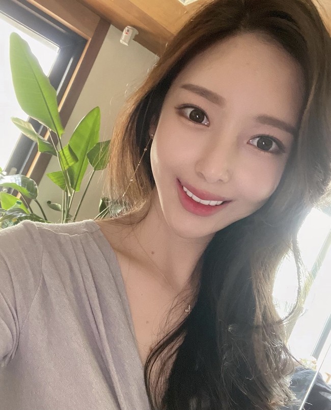 Yaongyi kerap membagikan selfie dan OOTD yang memesona. Pemilik akun Instagram meow91__ itu bahkan telah diikuti 1,5 juta pengikut Instagram. Namun, ia mendapat banyak pujian dan ujaran kebencian dalam waktu bersamaan. Foto: dok Instagram meow91__