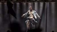 Belakangan, album itu kembali tak muncul pada jadwal yang dijanjikan. Foto: Getty Images/Ian Gavan
