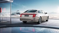Mobil H9 juga tersedia dalam dua varian lainnya yakni dengan mesin V6 berkapasitas 3.0 L dan V6 berkapasitas 2.5 L turbocharged. Seluruh varian ini digabungkan dengan transmisi manual ganda tujuh percepatan dan mengirimkan tenaga ke axle bagian belakang.