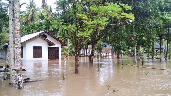 Banjir landa lima kecamatan di Aceh Jaya