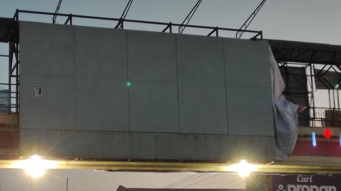 banner salah cetak hut ri di sidoarjo