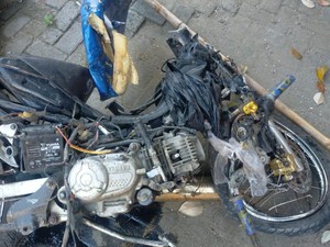 Pemotor Tanpa Identitas Tewas Tertabrak KA Tanpa Palang Pintu di Lamongan