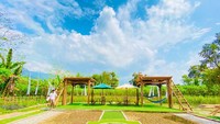 Destinasi Wisata Kelinci Desa Bahasa di Parakan, Ngargogondo, Borobudur, Magelang, Jawa Tengah punya wahana Borobudur Under Line yang baru. Isinya ada 32 spot selfie yang Instagramable.