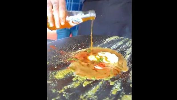 Bukan Minyak, Jajanan Telur Ini Digoreng Pakai Minuman Bersoda Fanta Jeruk