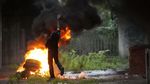Demo Rusuh di Thailand, Massa Bakar Ban-Truk Polisi