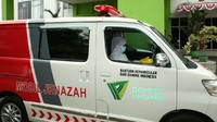 Relawan petugas ambulans jenazah siap melakukan layanan pemulasaran bagi jenazah pasien COVID-19. Foto: Dok. Dompet Dhuafa.