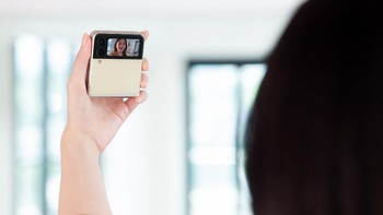 Layar bagian depan kini lebih luas, bisa untuk foto ultra wide. Foto: dok Samsung