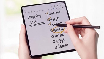 Pengguna dapat mencorat-coret semua tugas di atas layar Galaxy Z Fold 3. Foto: dok Samsung