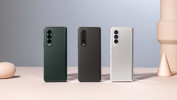 Galaxy Z Fold 3 hadir dalam tiga warna, yakni Phantom Green, Phantom Black, Phantom Silver. Foto: dok Samsung