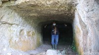 Setidaknya ada 15 gua Jepang di desa Terban. Gua-gua itu memiliki bentuk yang mirip satu sama lain. (Dian Utoro Aji/detikTravel)