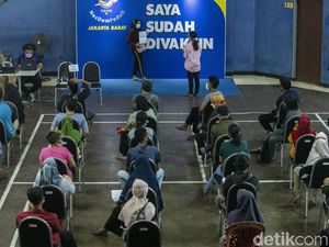 Target Vaksinasi Corona 2 Juta Dosis Sehari dari Jokowi Tercapai Lagi